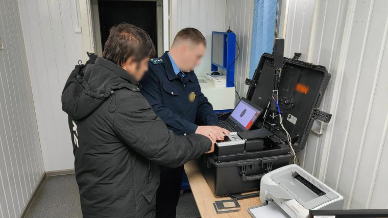 За прошедший месяц сотрудники Пограничного управления ФСБ России по Республике Калмыкия и Астраханской области в пункте пропуска Караузек выявили и задержали пять иностранных граждан,. За прошедший месяц сотрудники Пограничного управления ФСБ России по Республике Калмыкия и Астраханской области в пункте пропуска Караузек выявили и задержали пять иностранных граждан,.